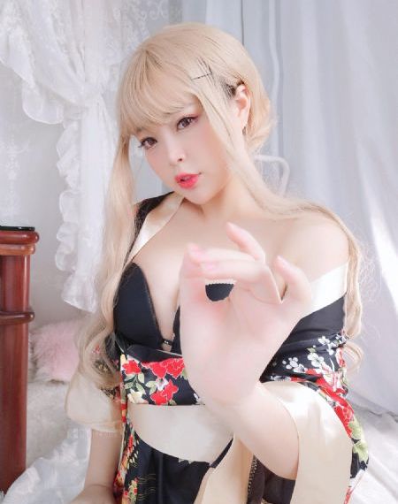 笼中女