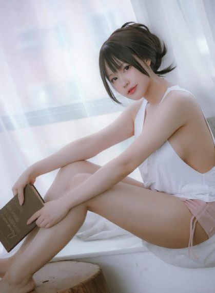 女女百合舌伸湿润腿间电影