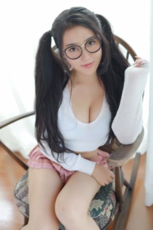 丰满迷人的老师少妇电影