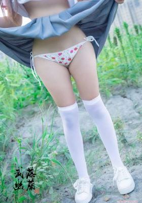 年轻的女教师在线播放